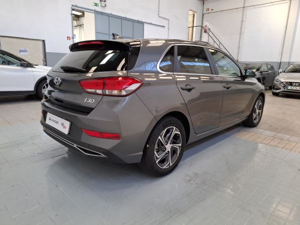 hyundai-i30-2023-gasolina-998cc