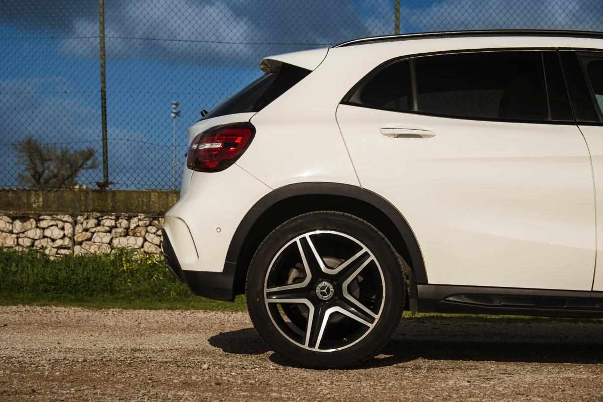 mercedes-benz-gla-200-d-2019-diesel-2143cc