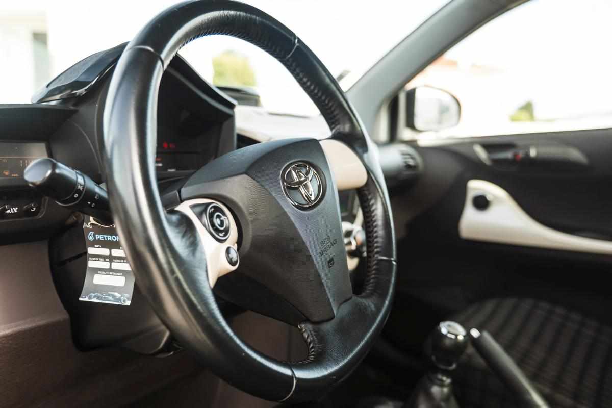 toyota-iq-1-0-vvt-i-2010-gasolina-998cc