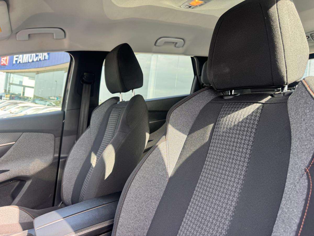 peugeot-5008-2022-gasolina-1199cc