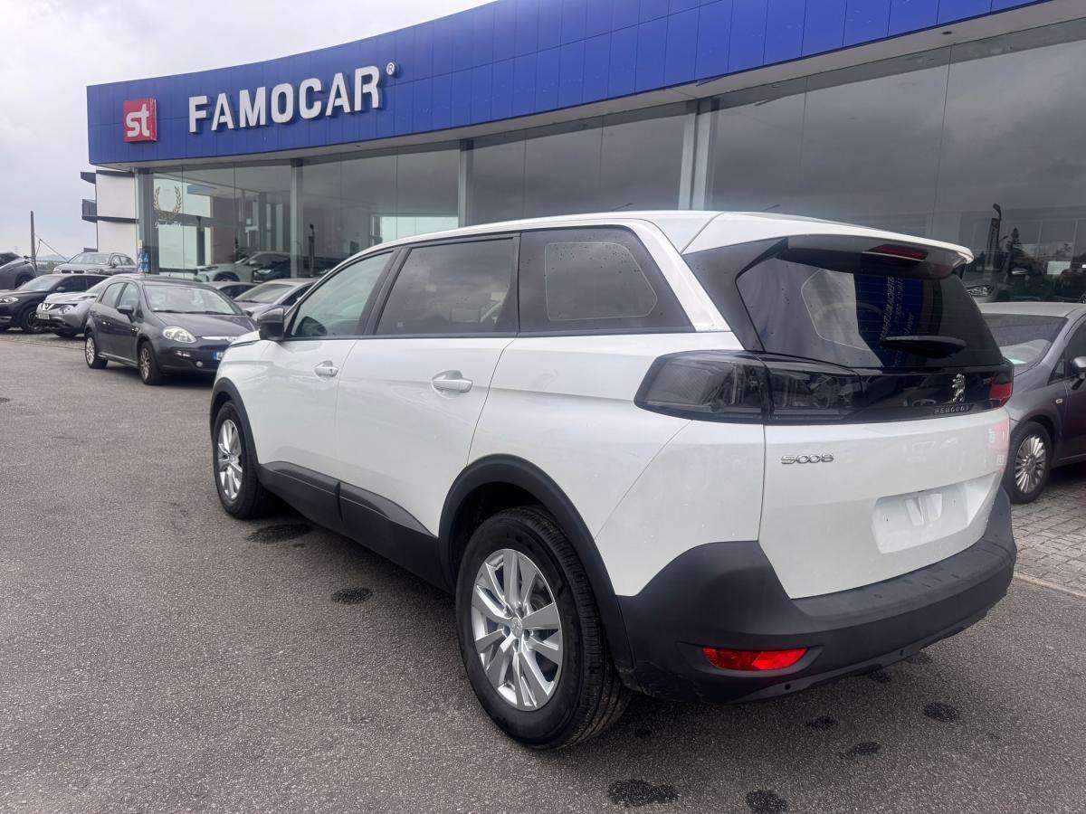 peugeot-5008-2022-gasolina-1199cc