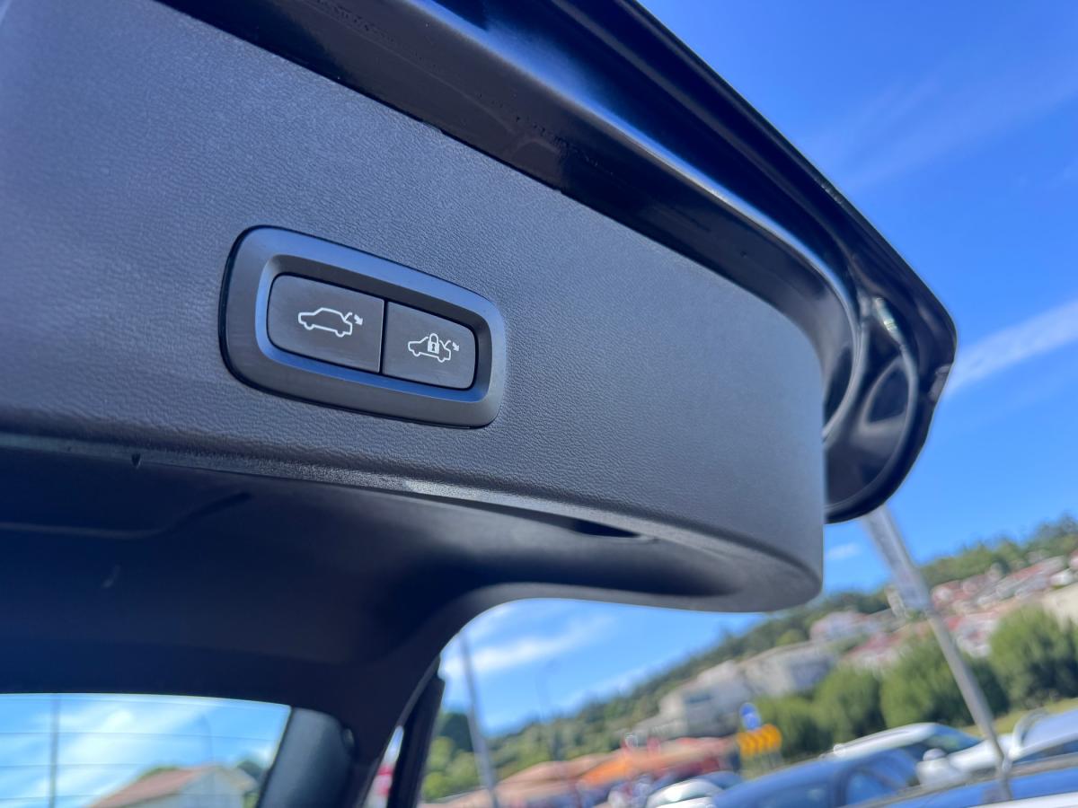volvo-xc40-2023-hibrido-a-gasolina-1477cc