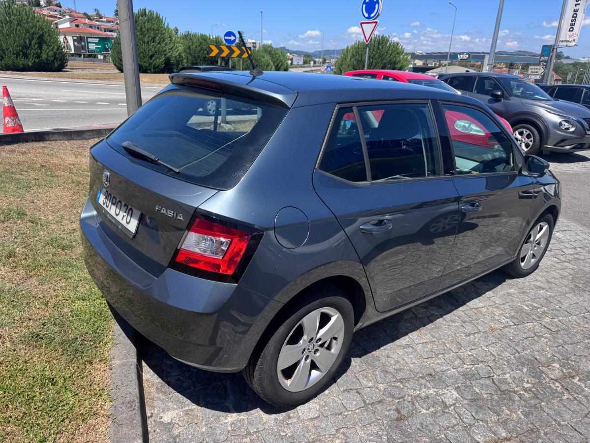 skoda-fabia-2015-gasolina-1197cc