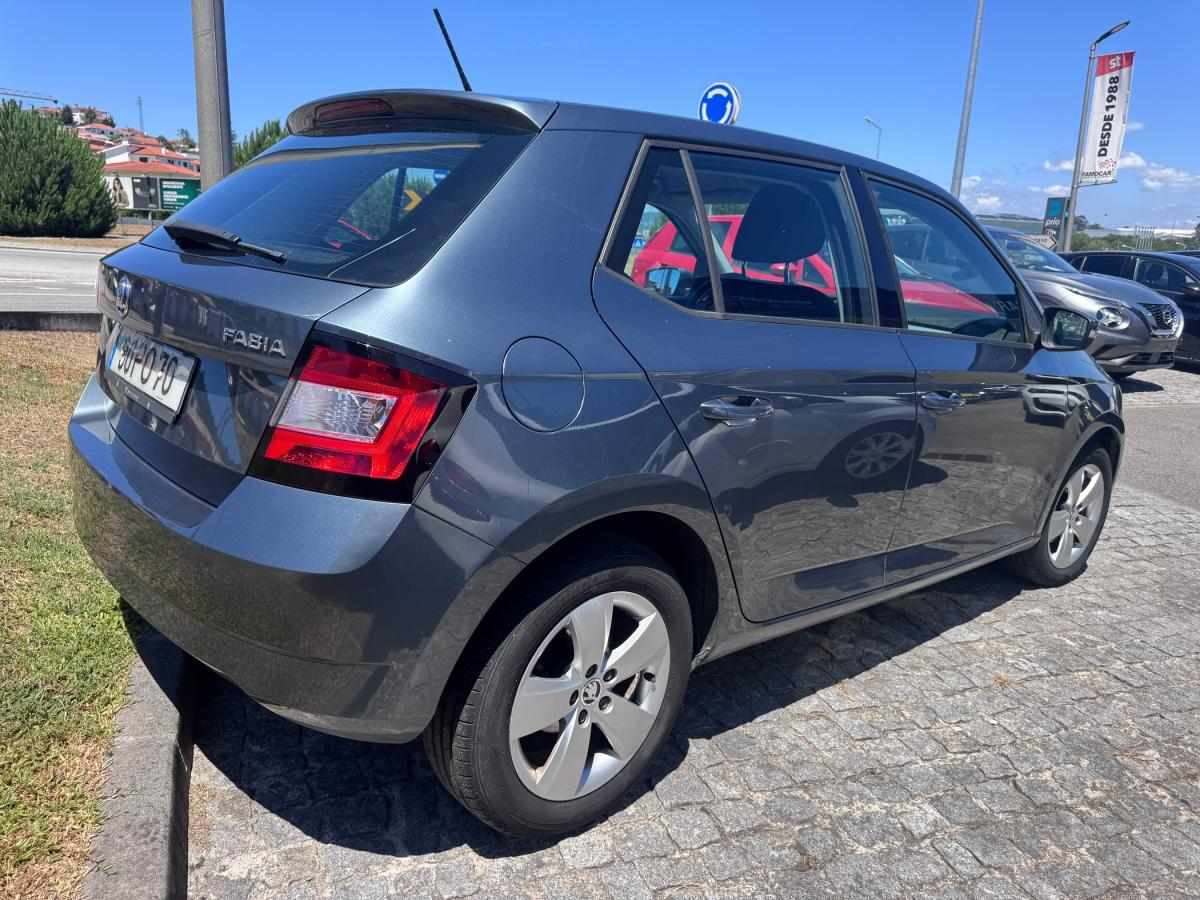skoda-fabia-2015-gasolina-1197cc