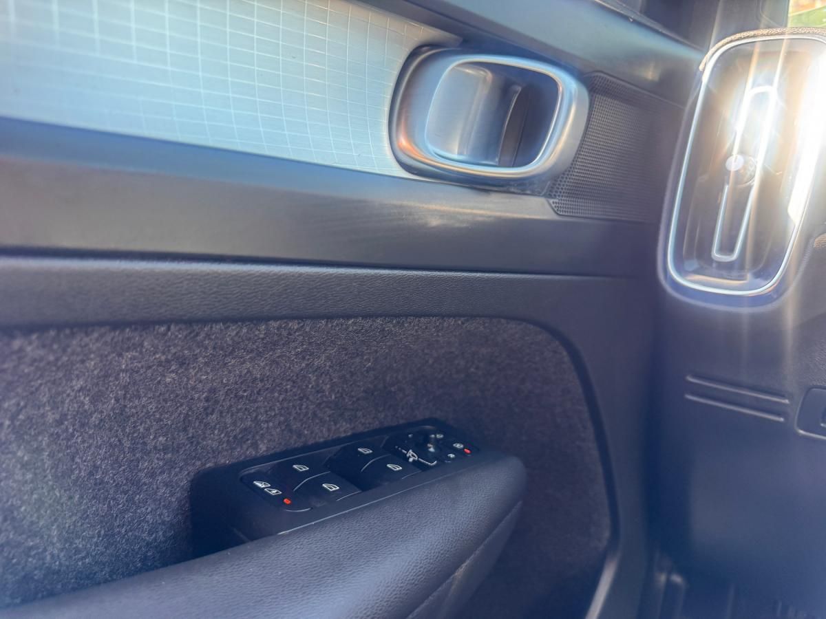 volvo-xc40-2023-hibrido-a-gasolina-1477cc