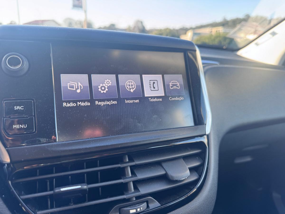 peugeot-208-2015-gasolina-1199cc