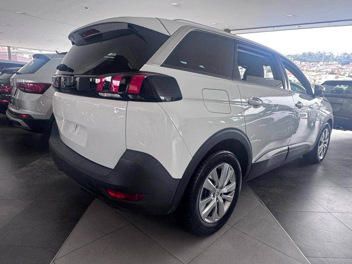 peugeot-5008-2019-gasolina-1199cc