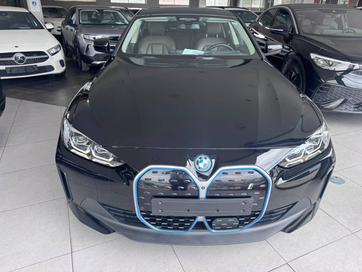 bmw-i4-2022-eletrico-500cc