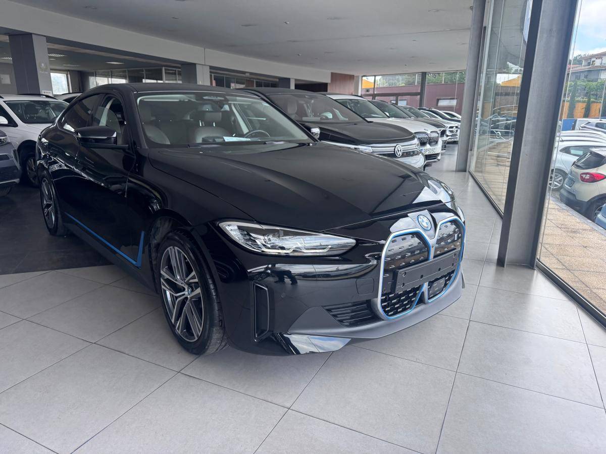 bmw-i4-2022-eletrico-500cc