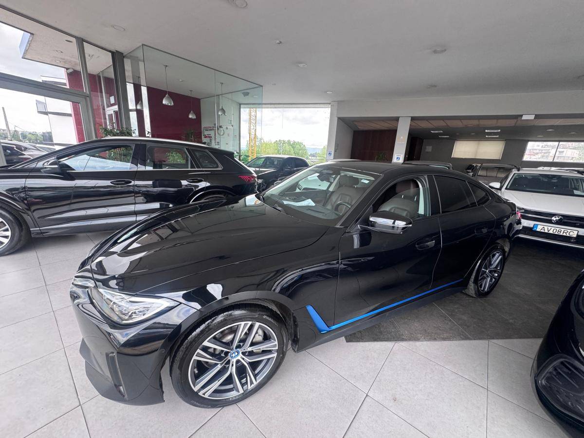 bmw-i4-2022-eletrico-500cc