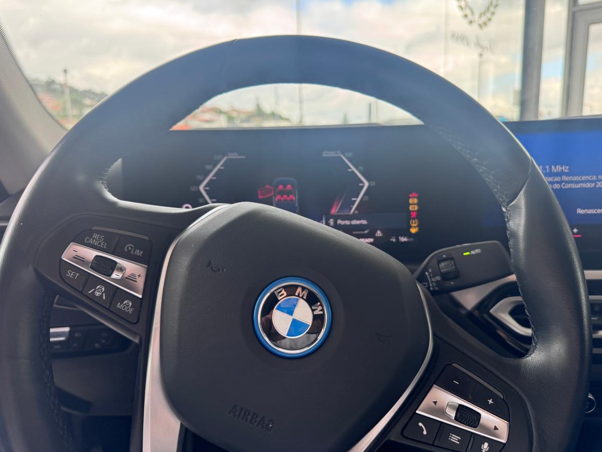bmw-i4-2022-eletrico-500cc