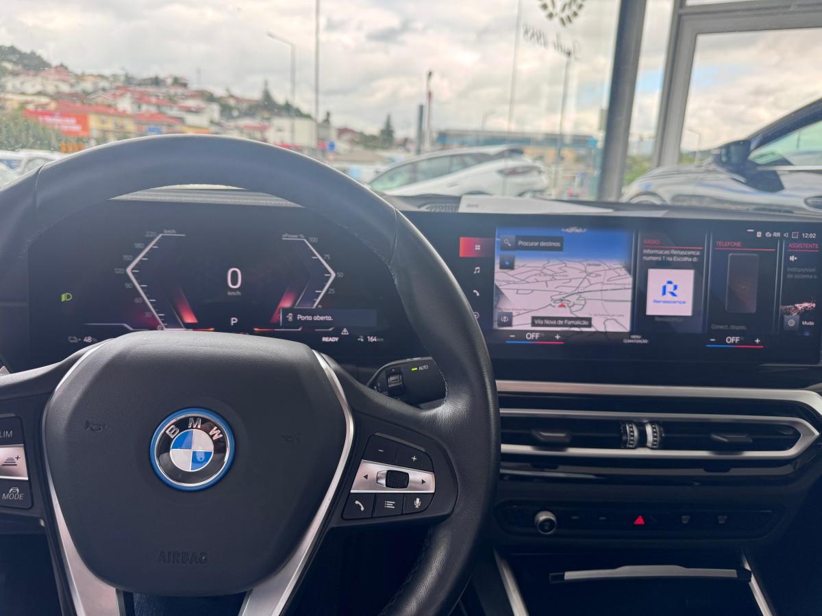 bmw-i4-2022-eletrico-500cc