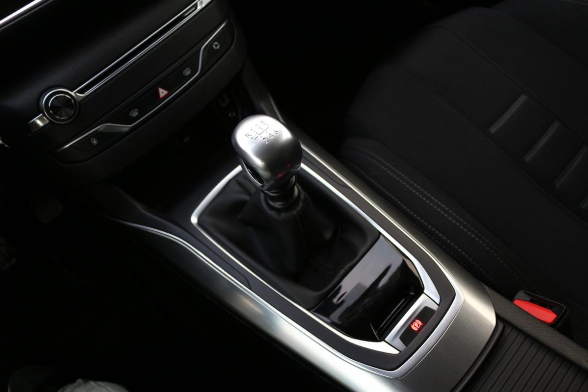 peugeot-308-2014-gasolina-1199cc