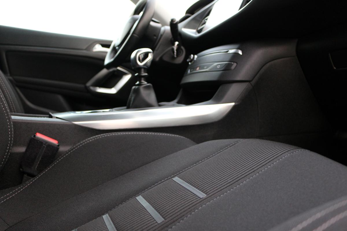 peugeot-308-2014-gasolina-1199cc