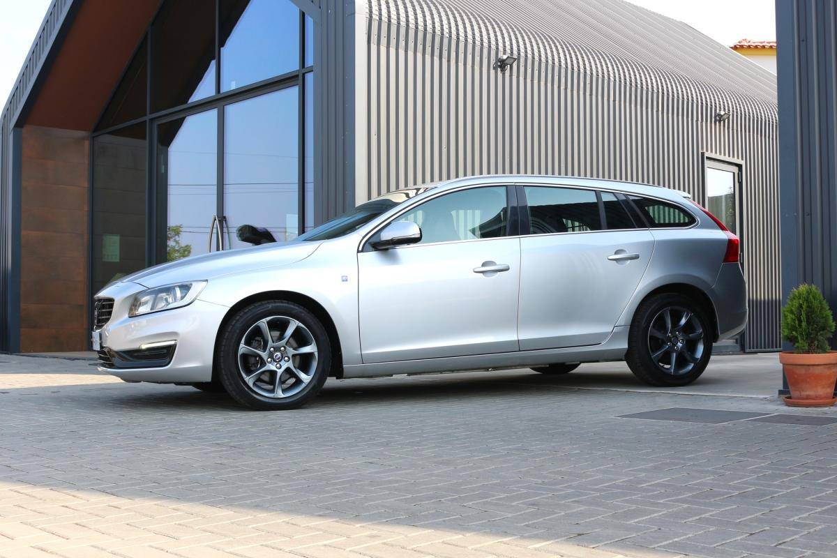 volvo-v60-2015-diesel-1560cc