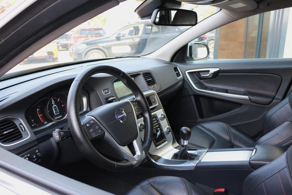 volvo-v60-2015-diesel-1560cc