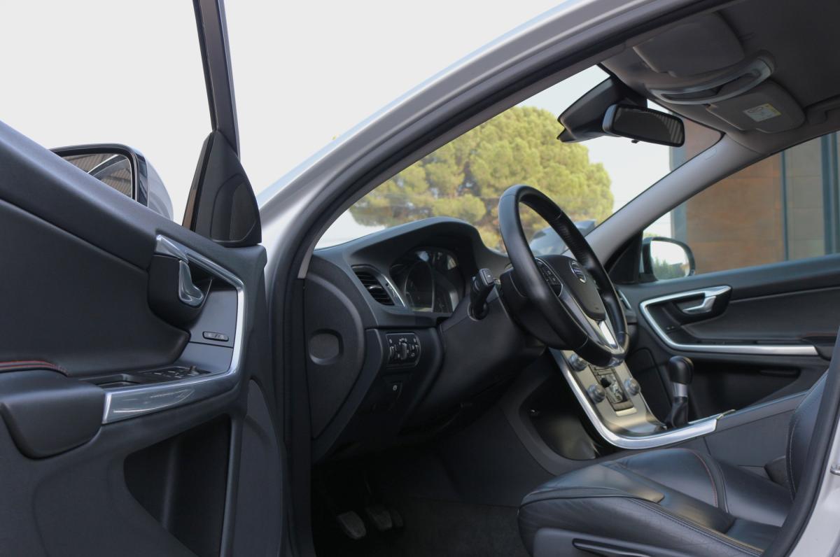 volvo-v60-2015-diesel-1560cc