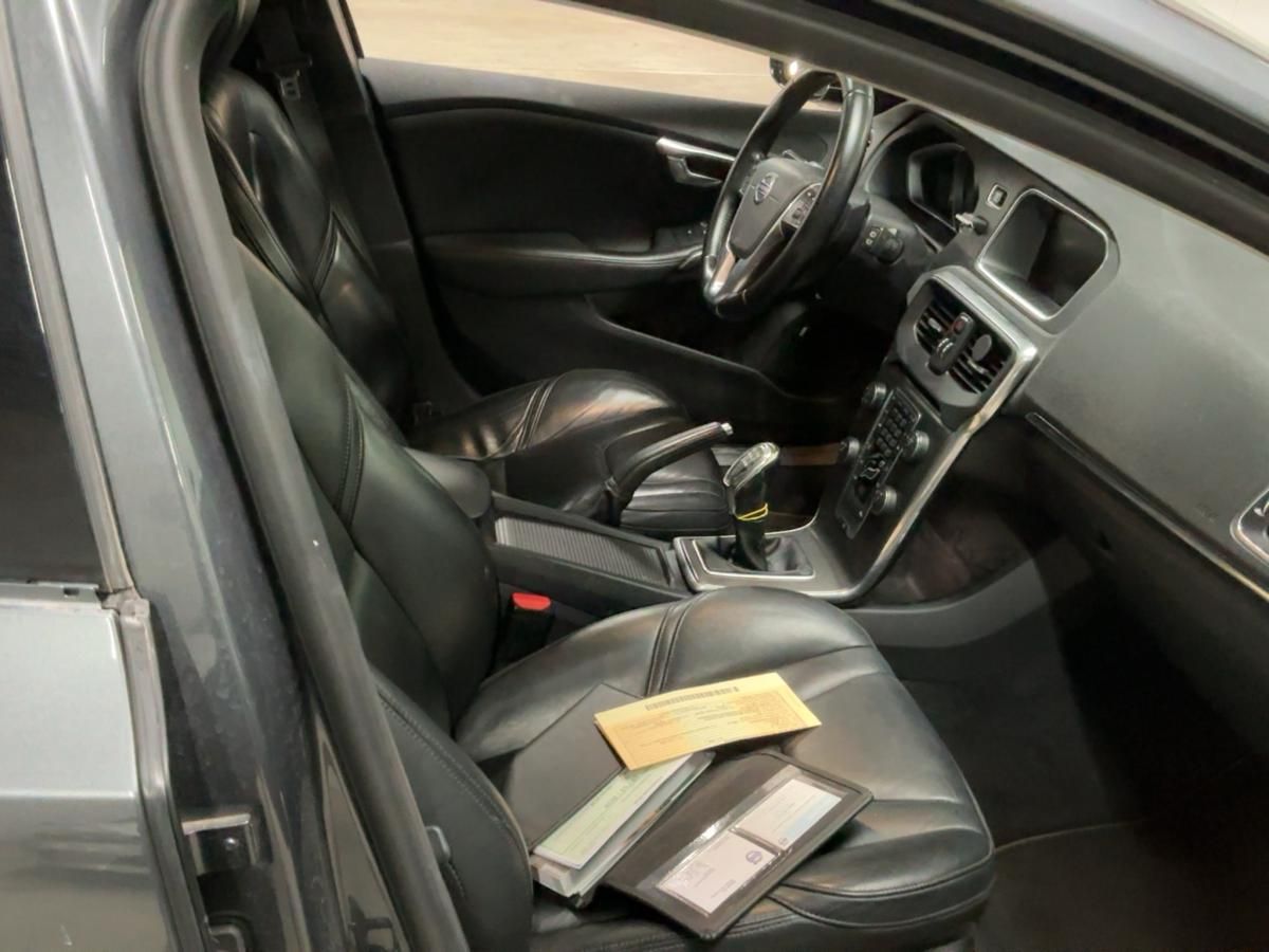 volvo-v40-2013-diesel-1560cc