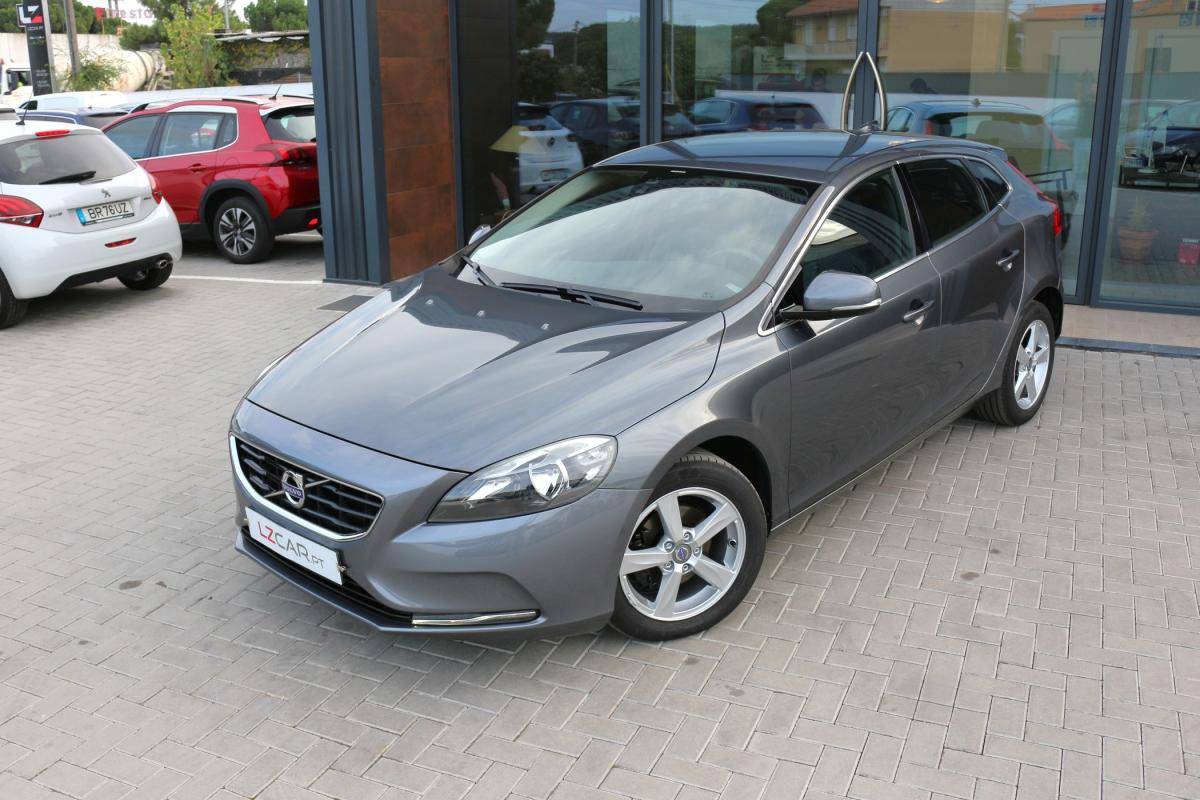 volvo-v40-2013-diesel-1560cc