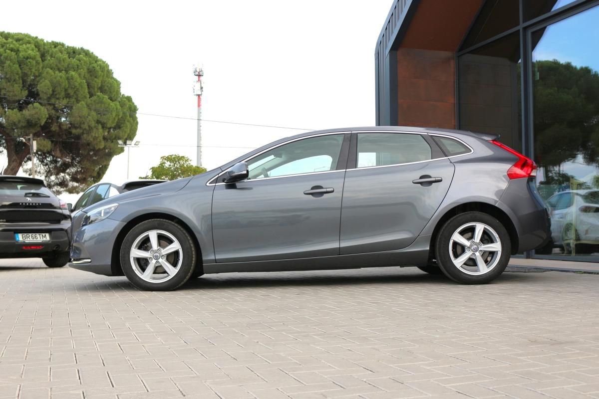 volvo-v40-2013-diesel-1560cc