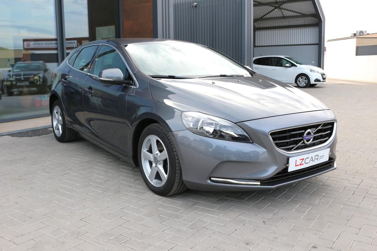 volvo-v40-2013-diesel-1560cc