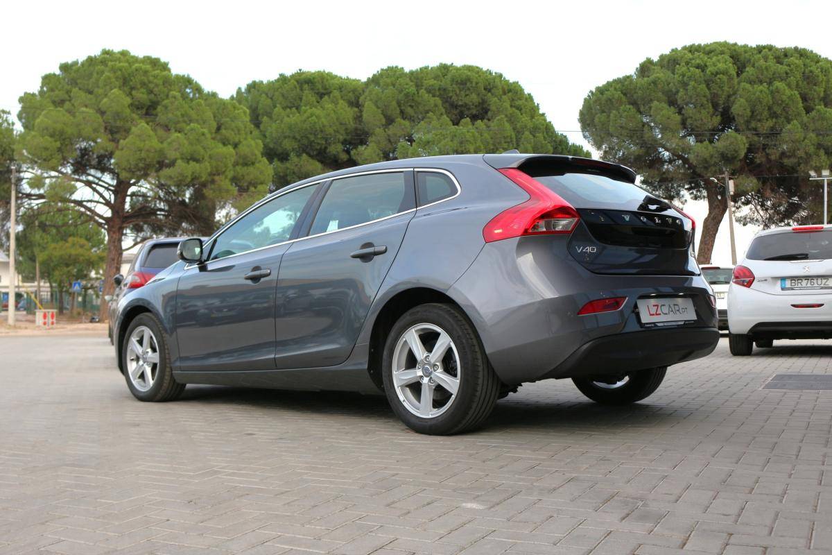 volvo-v40-2013-diesel-1560cc