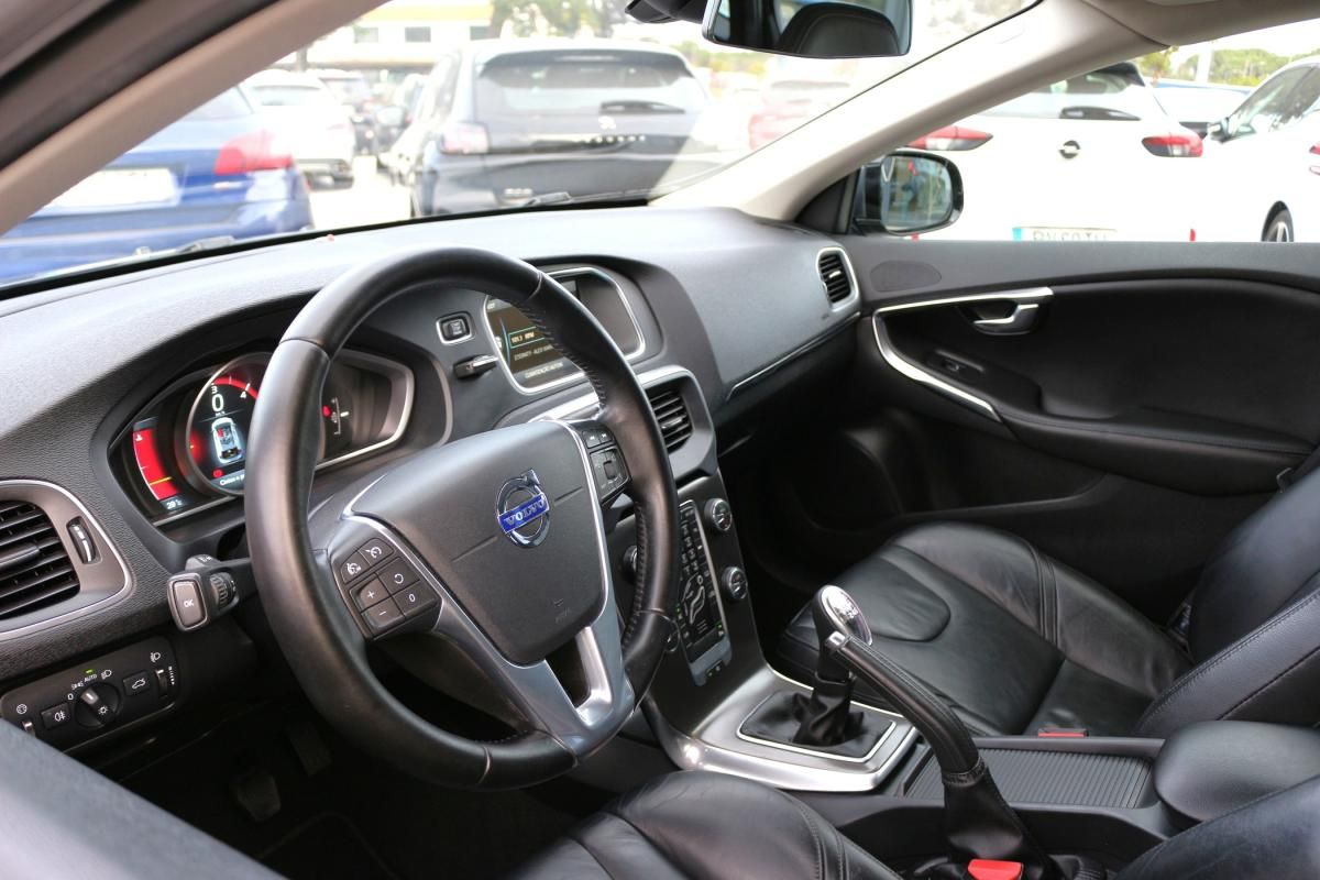 volvo-v40-2013-diesel-1560cc