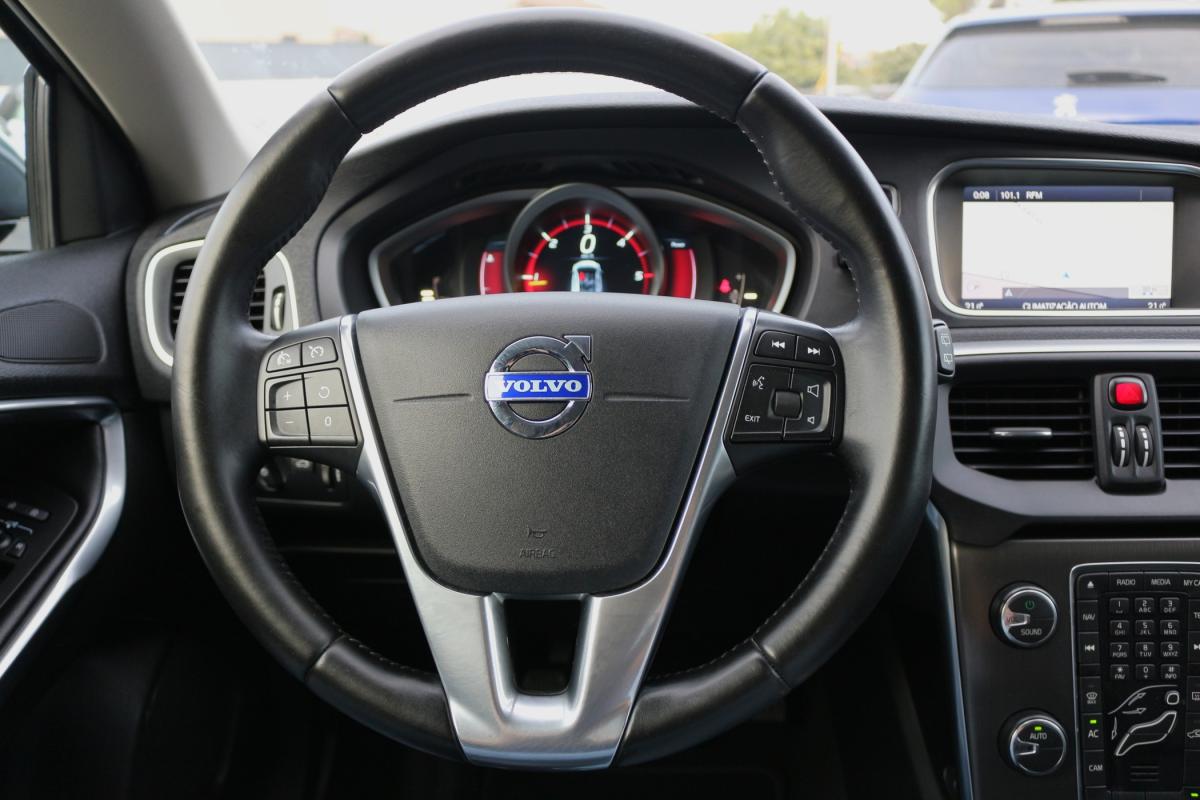 volvo-v40-2013-diesel-1560cc