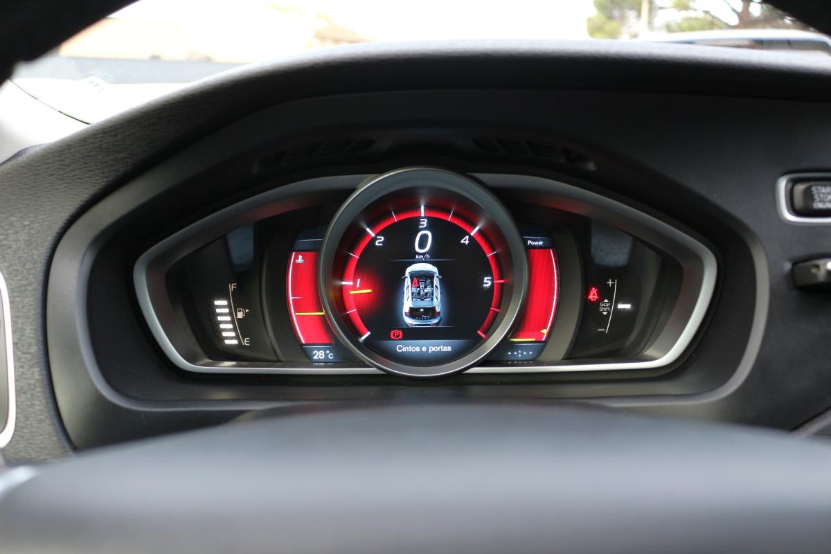 volvo-v40-2013-diesel-1560cc