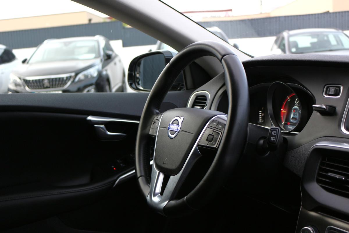 volvo-v40-2013-diesel-1560cc