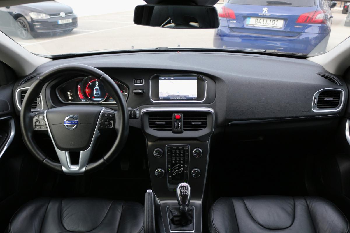 volvo-v40-2013-diesel-1560cc