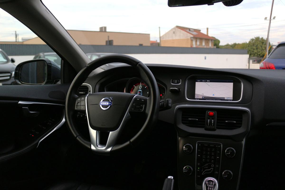 volvo-v40-2013-diesel-1560cc