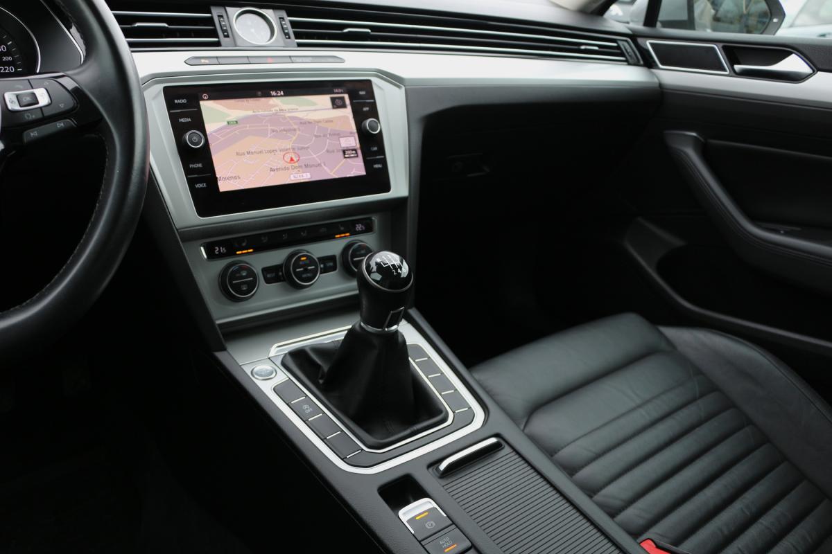 volkswagen-passat-2017-diesel-1598cc