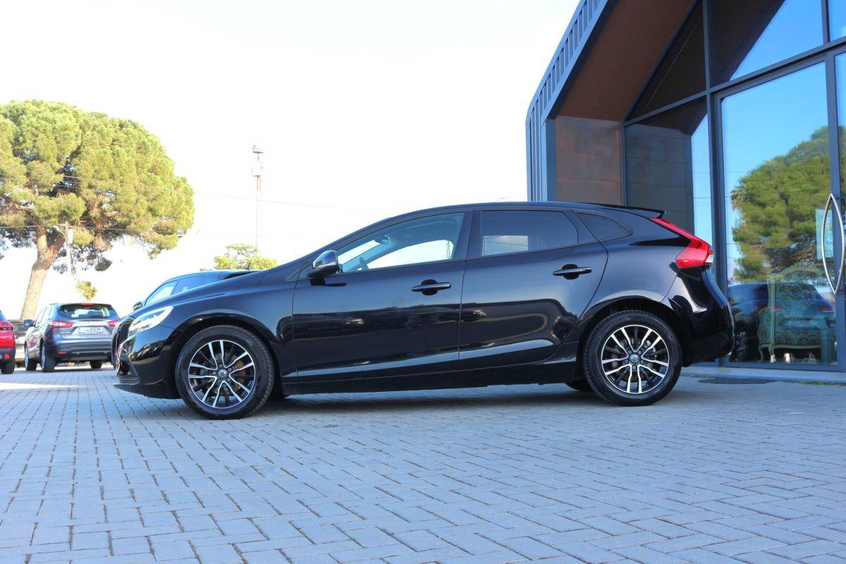 volvo-v40-2017-diesel-1969cc