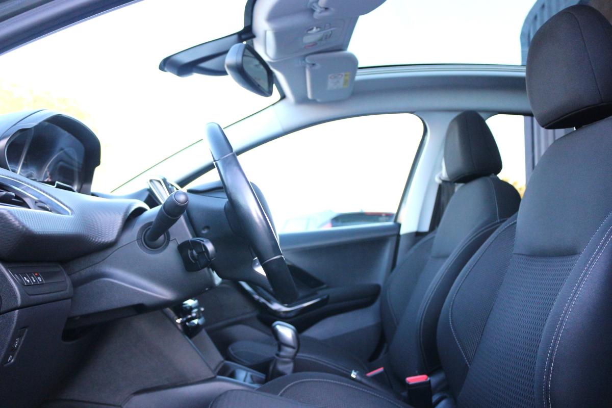 peugeot-208-2017-gasolina-1199cc