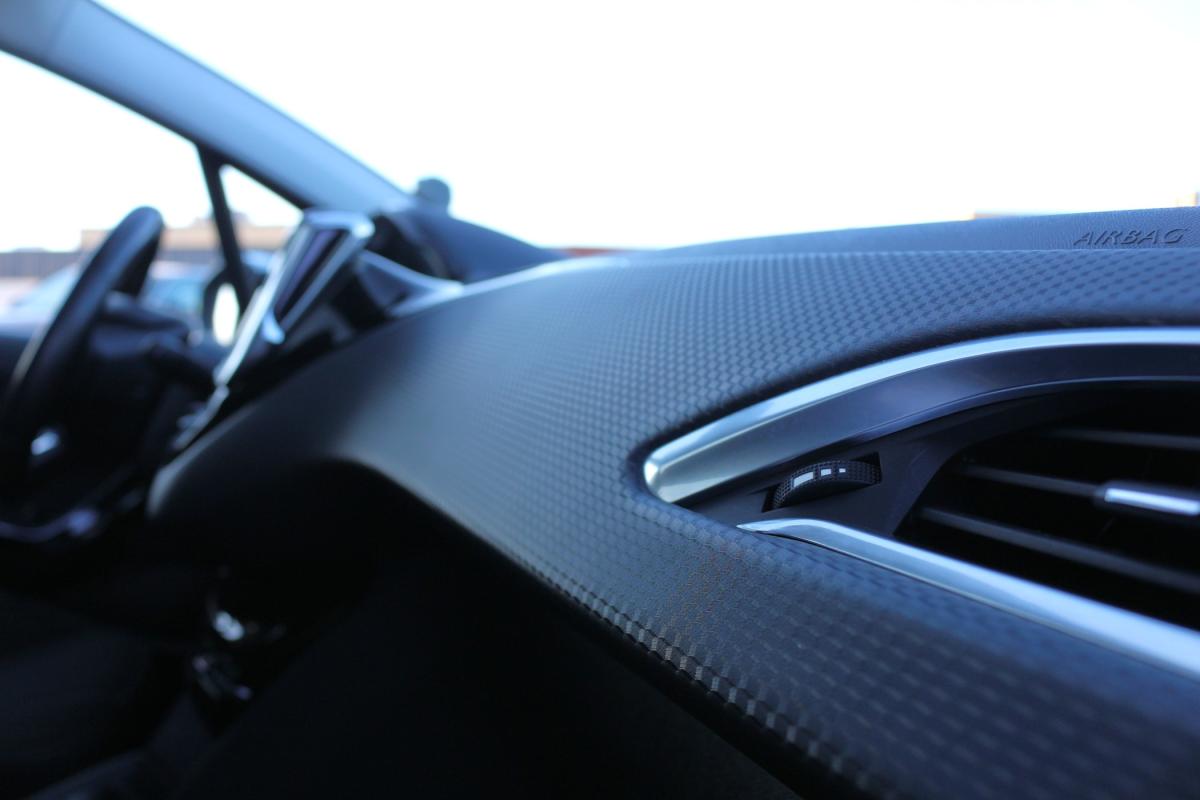 peugeot-208-2017-gasolina-1199cc