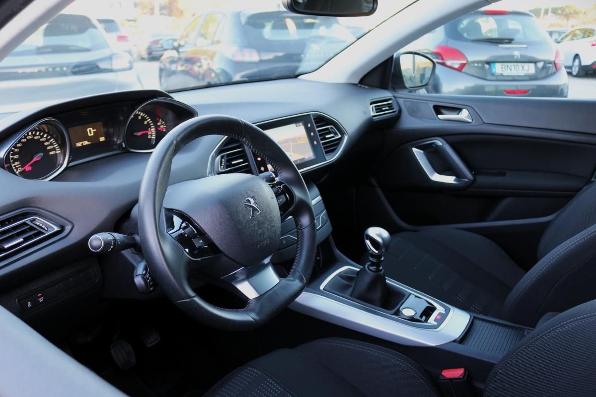 peugeot-308-2016-gasolina-1199cc