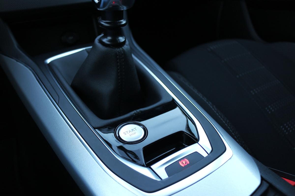 peugeot-308-2016-gasolina-1199cc