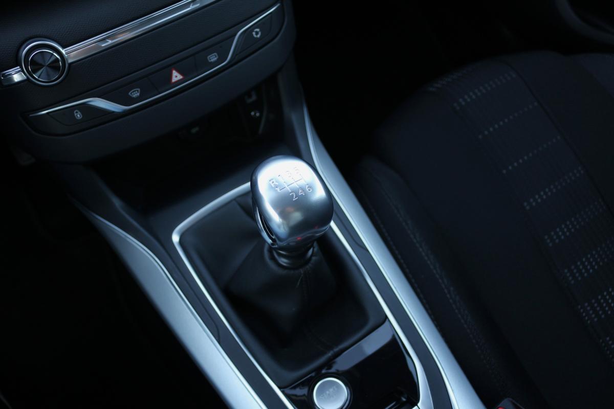 peugeot-308-2016-gasolina-1199cc