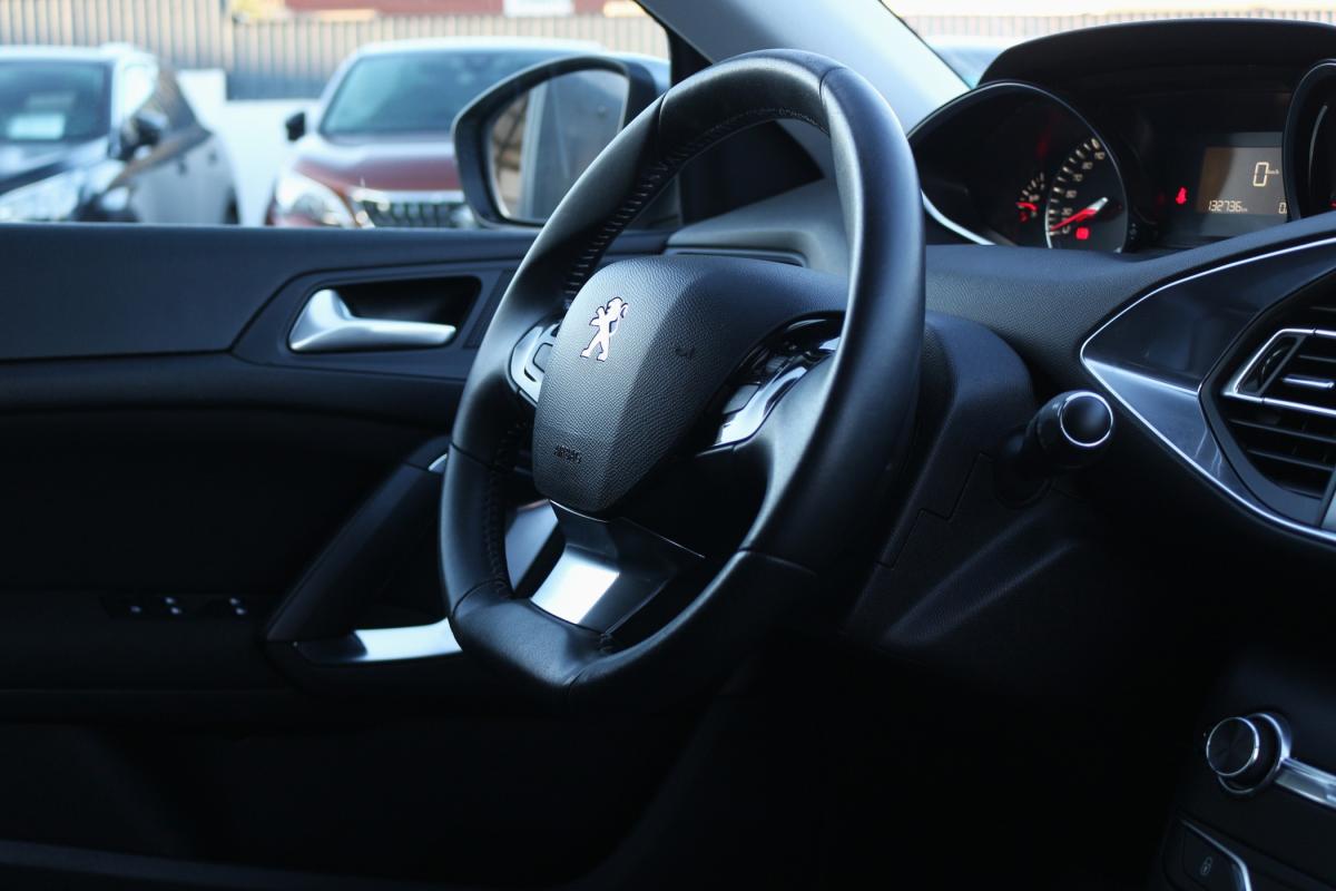 peugeot-308-2016-gasolina-1199cc