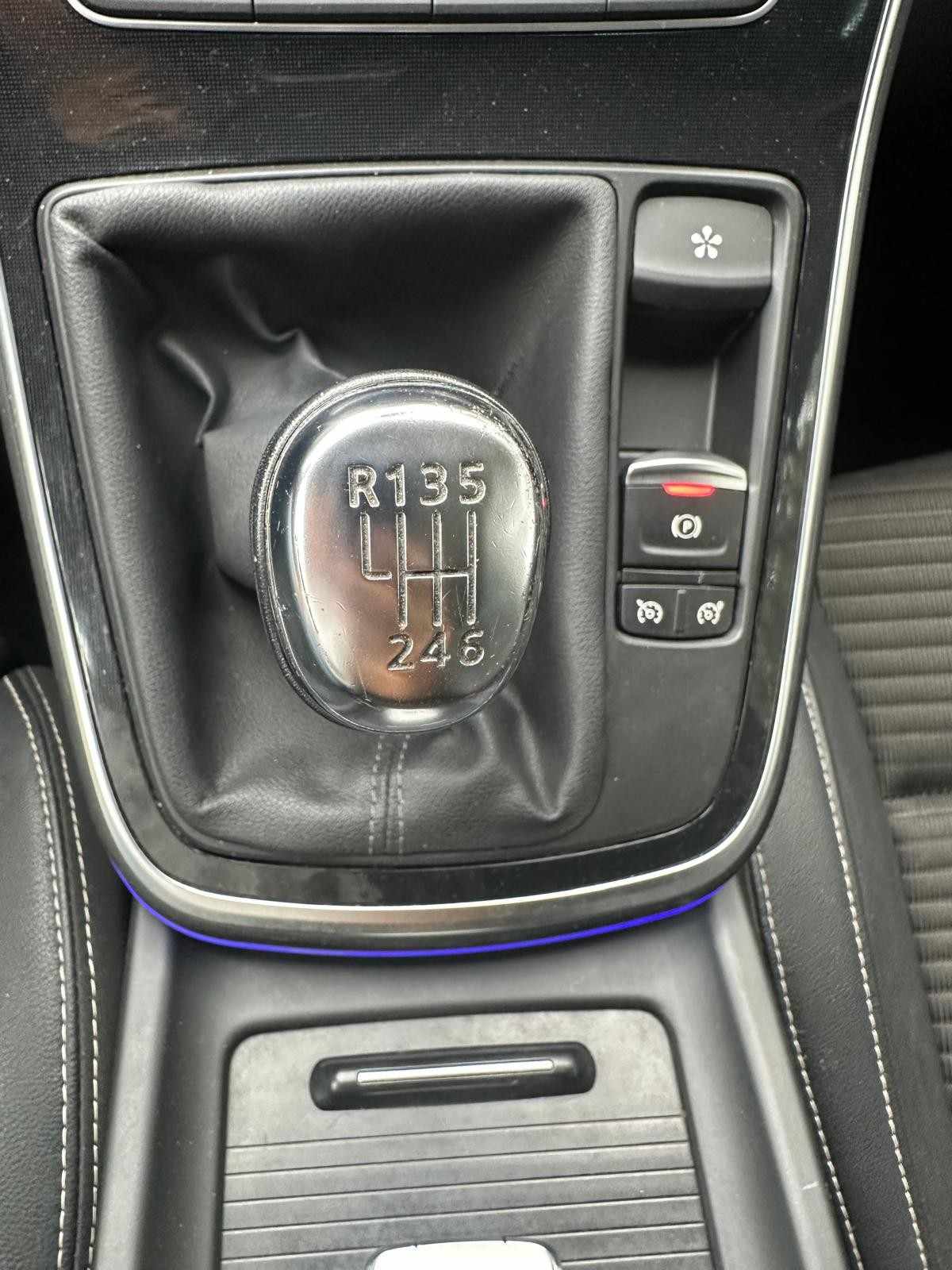 renault-scenic-2019-diesel-1750cc