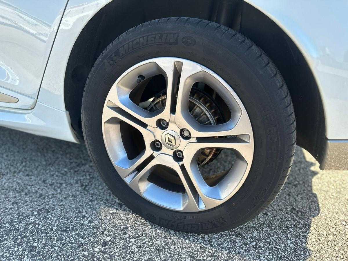 renault-clio-sport-tourer-2018-diesel-1461cc