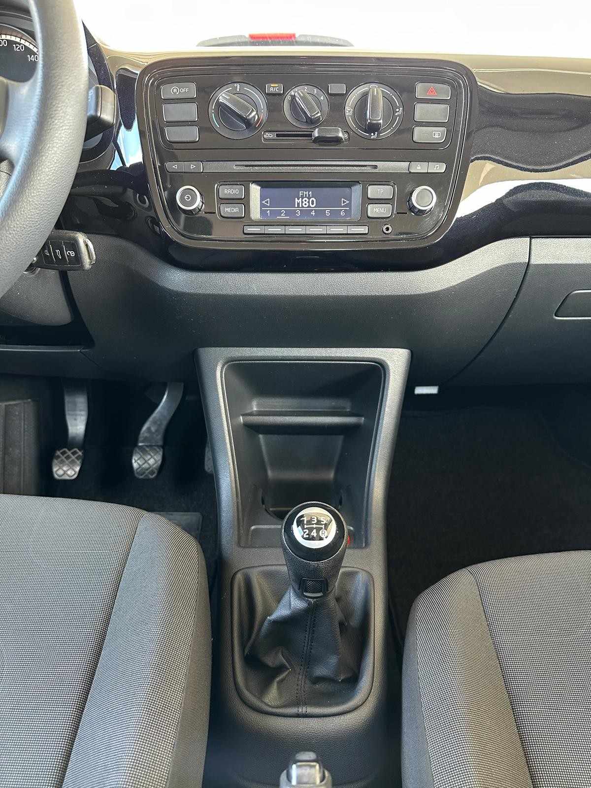 volkswagen-up-2014-gasolina-999cc