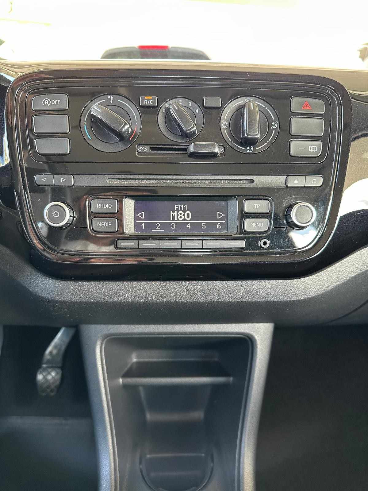 volkswagen-up-2014-gasolina-999cc