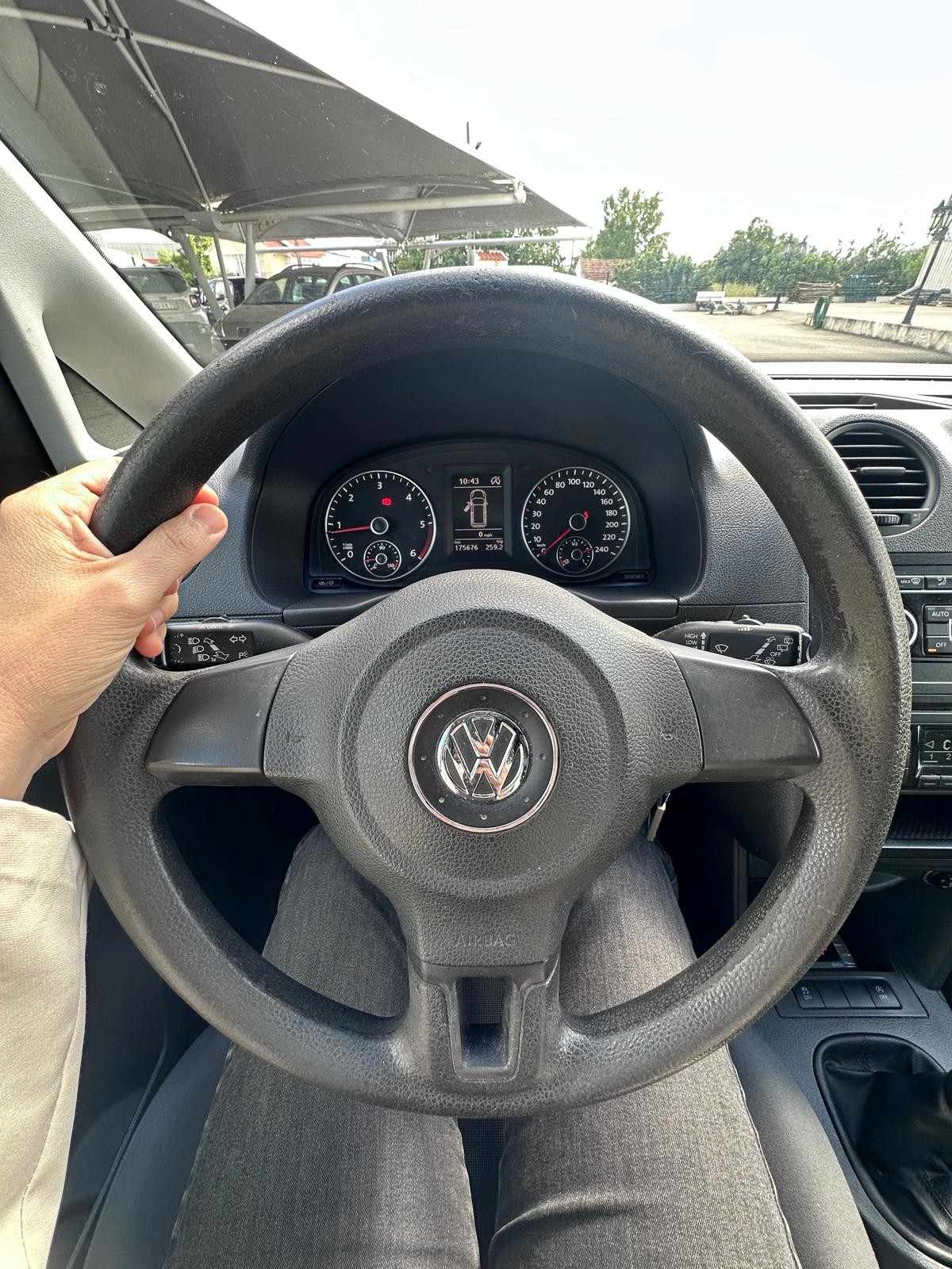 volkswagen-caddy-2015-diesel-1598cc