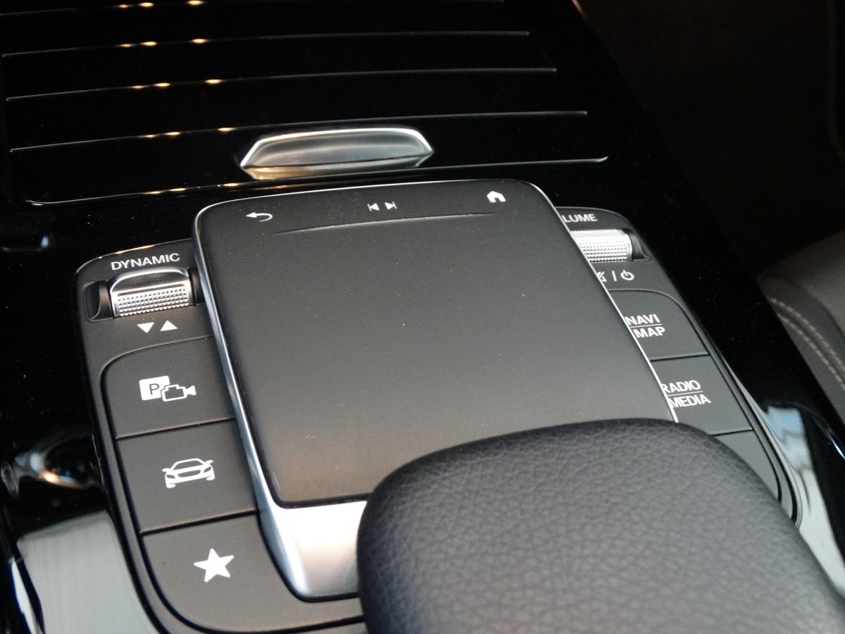mercedes-benz-classe-a-2022-hibrido-a-gasolina-1332cc