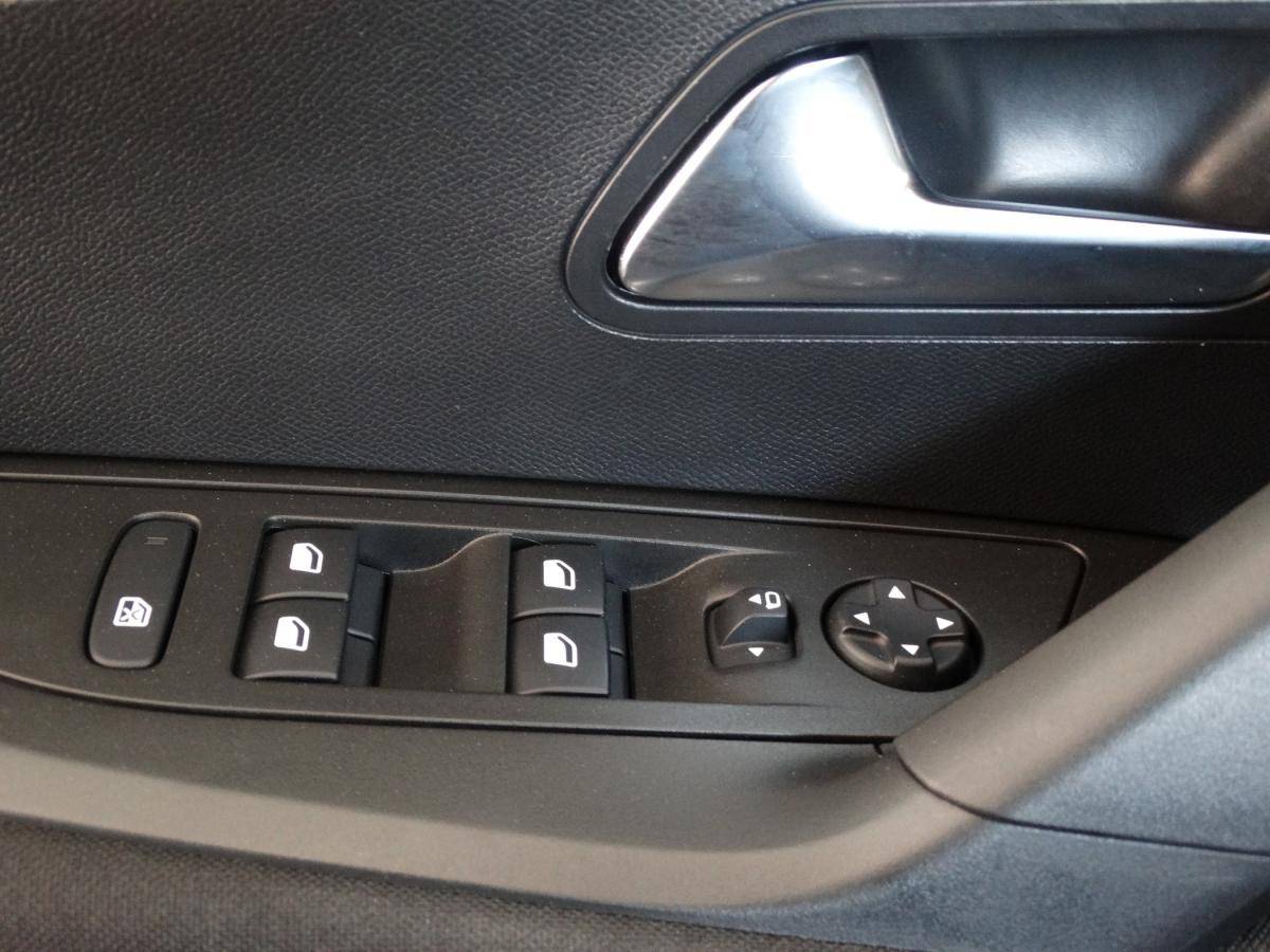 peugeot-2008-2021-diesel-1499cc