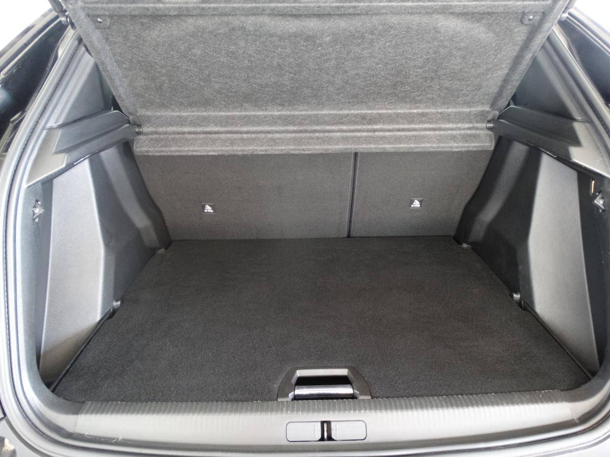 peugeot-2008-2021-diesel-1499cc