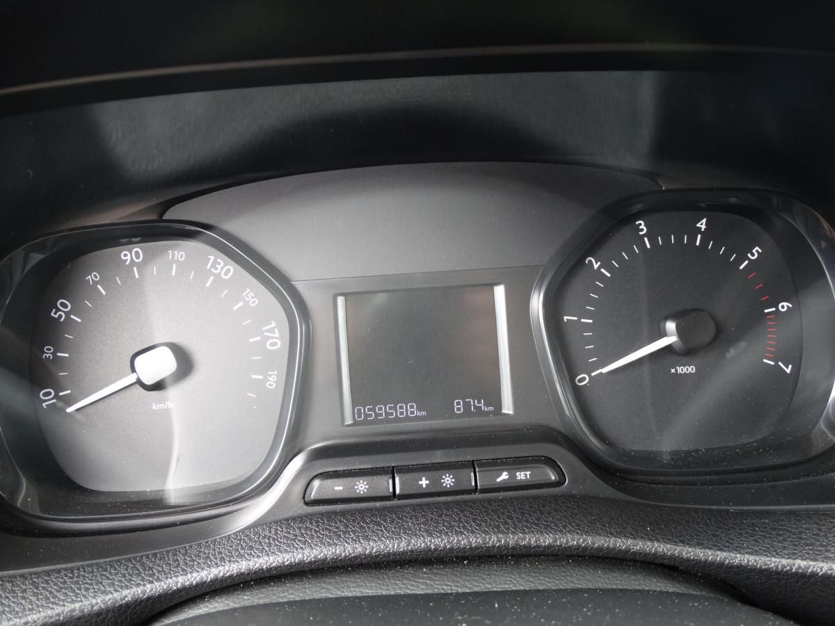 peugeot-expert-2024-diesel-1499cc