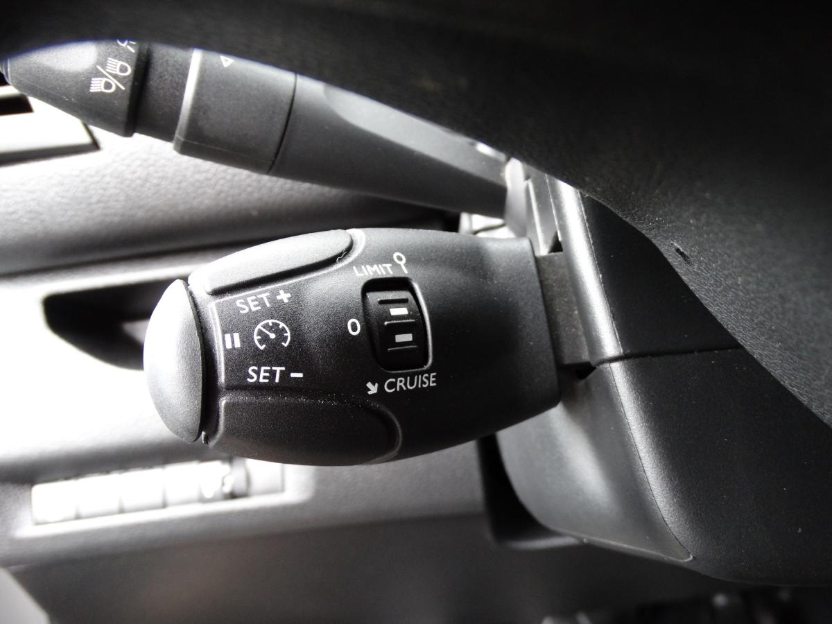 peugeot-expert-2024-diesel-1499cc